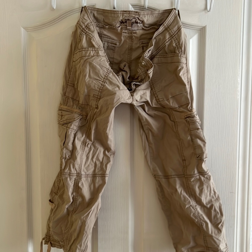 Hollister Khakis capri Size 5